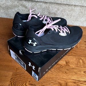 UA women’s Sonic 5 shoes